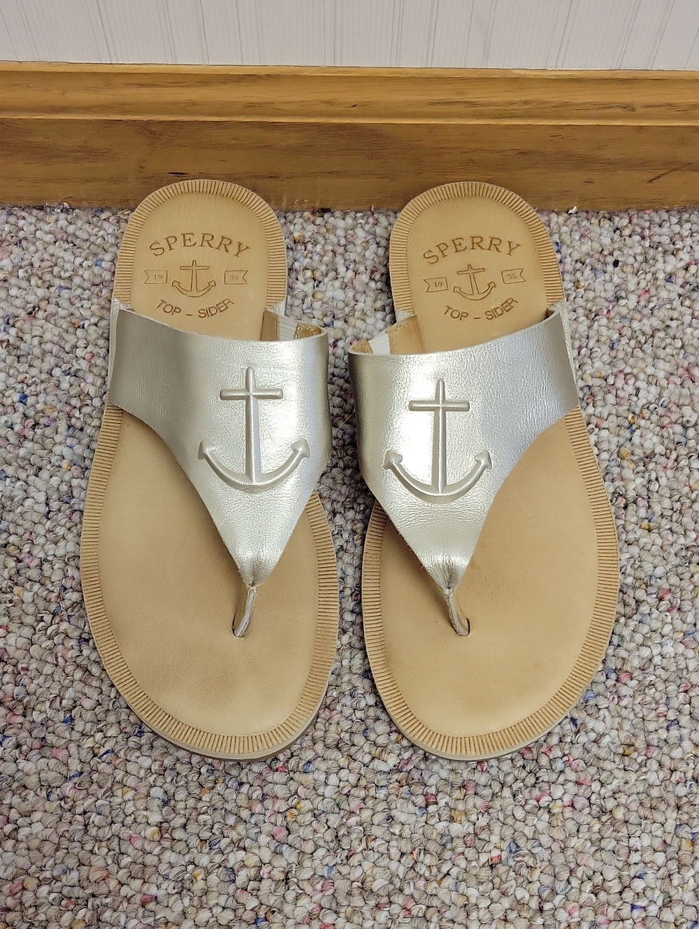 Sperry Women's Metallic Gold Anchor Thong Sandals Sz 6.5 Nautical Summer Coastal